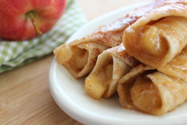 Baked Apple Pie Roll Recipe