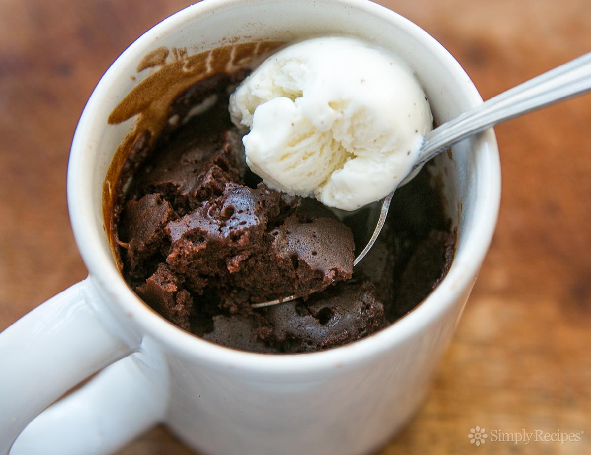 Microwaved Hot Cocoa Mug Cake Recipe